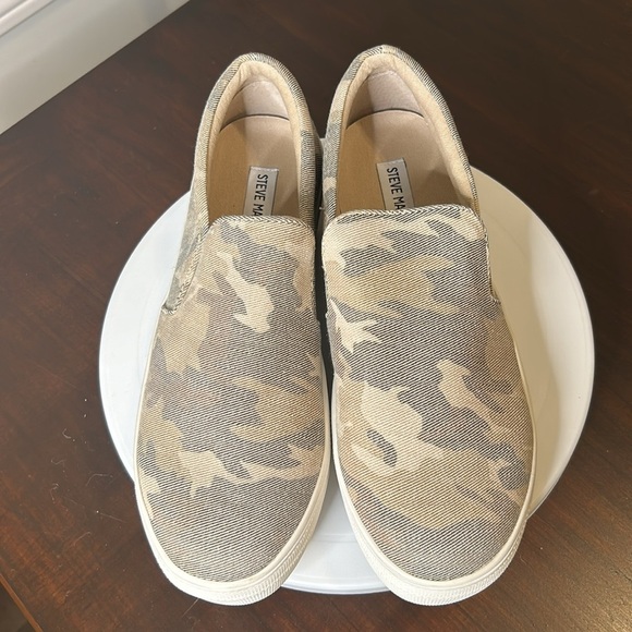 Steve Madden Gills-C Camo Slip On Sneaker Shoe Women Size 10 - Picture 7 of 17